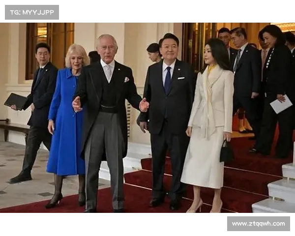 英超裁判安德鲁执法上海德比传闻不实!官方行程显示其明晚返英 英超裁判安德鲁执法上海德比传闻不实!官方行程显示其明晚返英